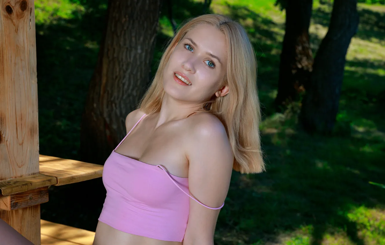 Фото обои cleavage, model, gorgeous, posing, beautiful face, outdoors, blonde beauty, slim girl
