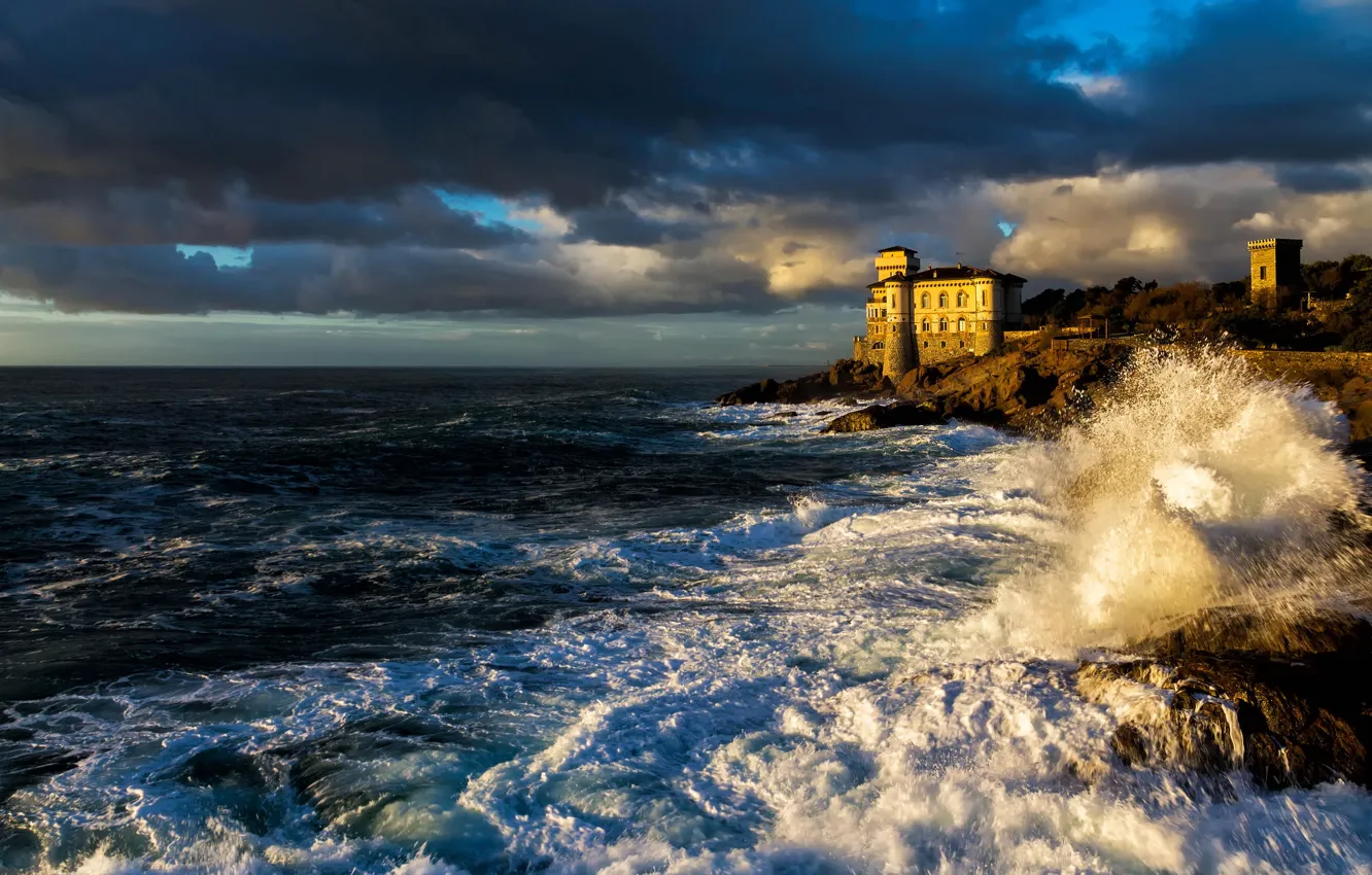 Фото обои море, волны, облака, замок, скалы, Италия