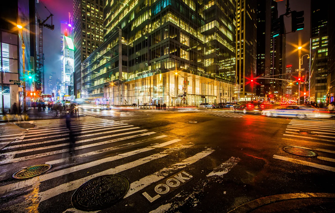 Фото обои дорога, машины, ночь, город, огни, люди, Нью-Йорк, выдержка
