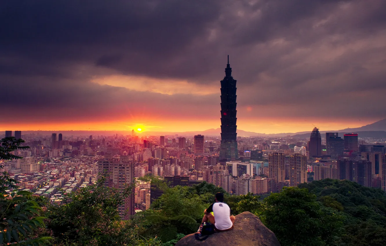 Фото обои облака, закат, город, тепло, Тайвань, парень