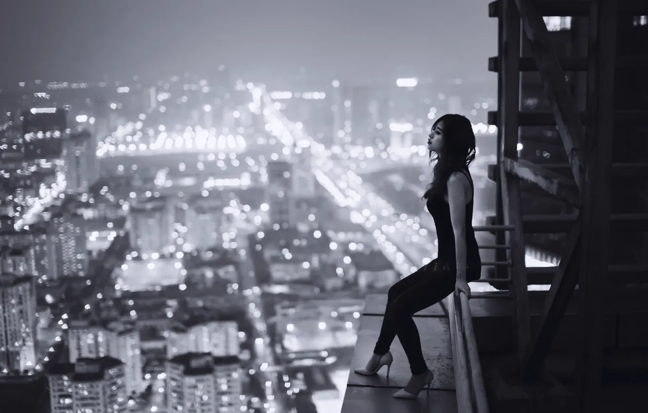 Фото обои крыша, девушка, ночь, город, одиночество, печаль, высота, Вьетнам