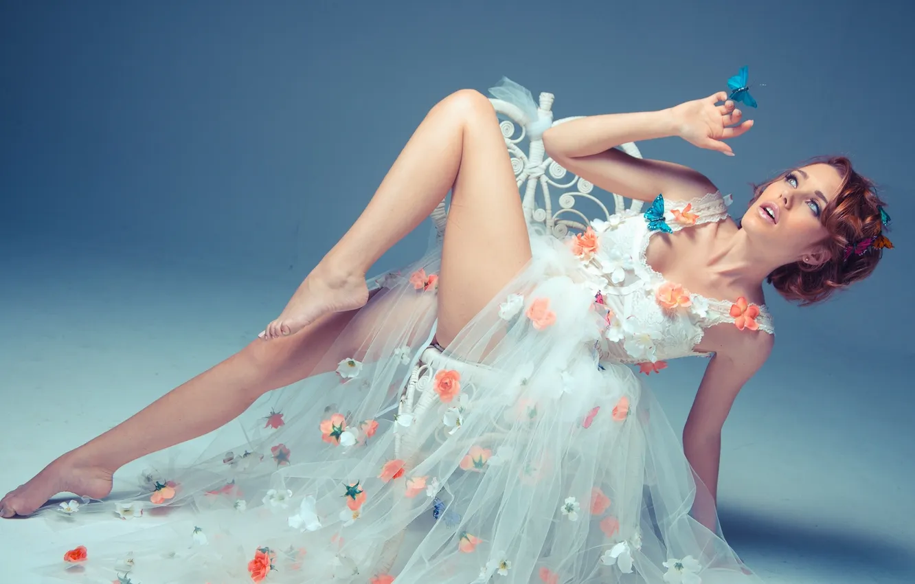 Фото обои бабочки, цветы, поза, стиль, ноги, модель, платье, Elizabeth Hassell