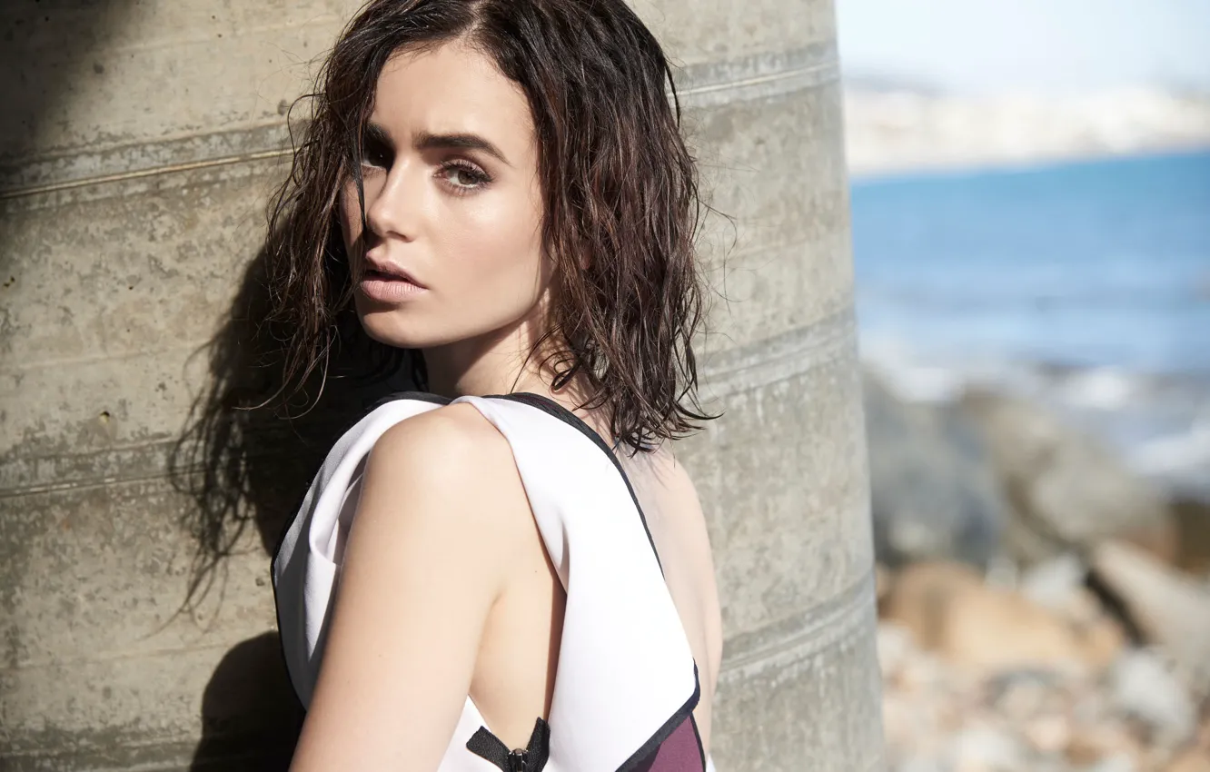 Фото обои взгляд, поза, модель, макияж, актриса, hair, Лили Коллинз, Lily Collins