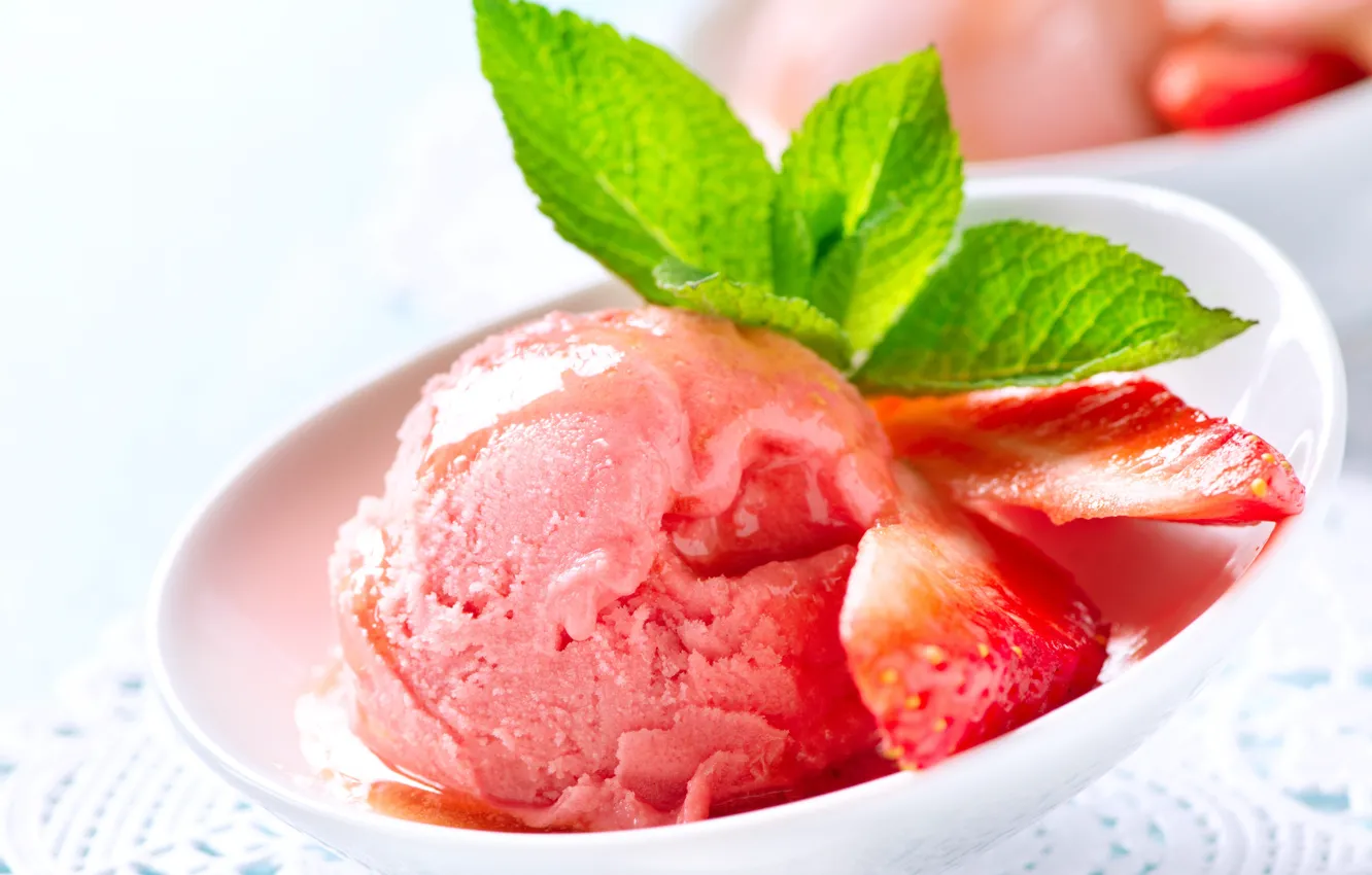Фото обои клубника, мороженое, миска, мята, сироп, cream, bowl, strawberry syrup