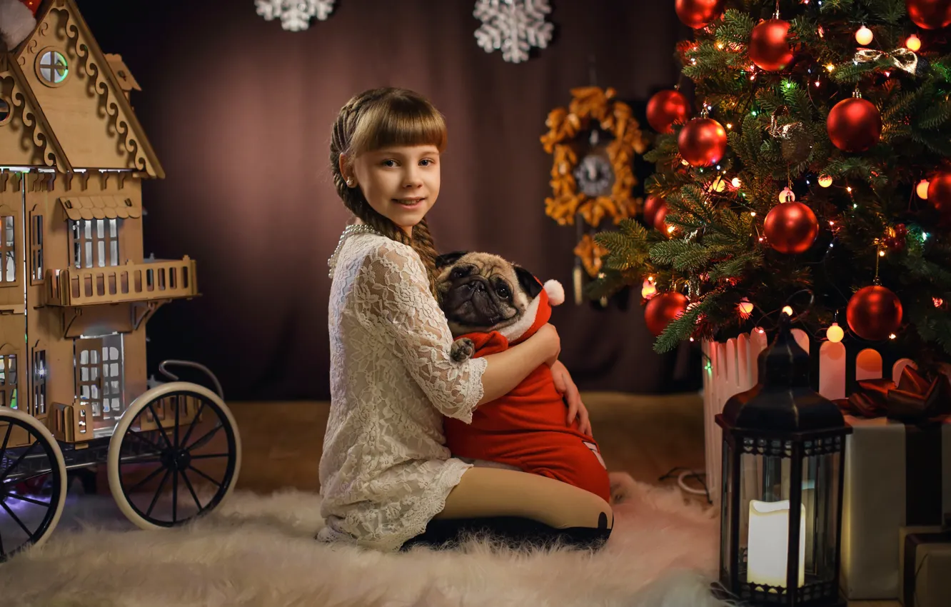 Фото обои настроение, собака, Рождество, девочка, фонарь, мопс, Новый год, домик