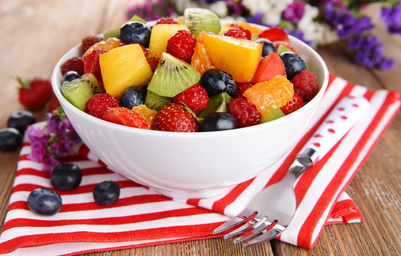 Фото обои ягоды, фрукты, вилка, салфетка, фруктовый салат