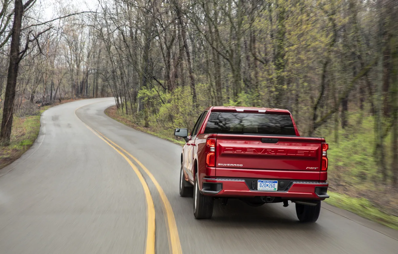 Фото обои красный, Chevrolet, вид сзади, пикап, Silverado, 2019, RST