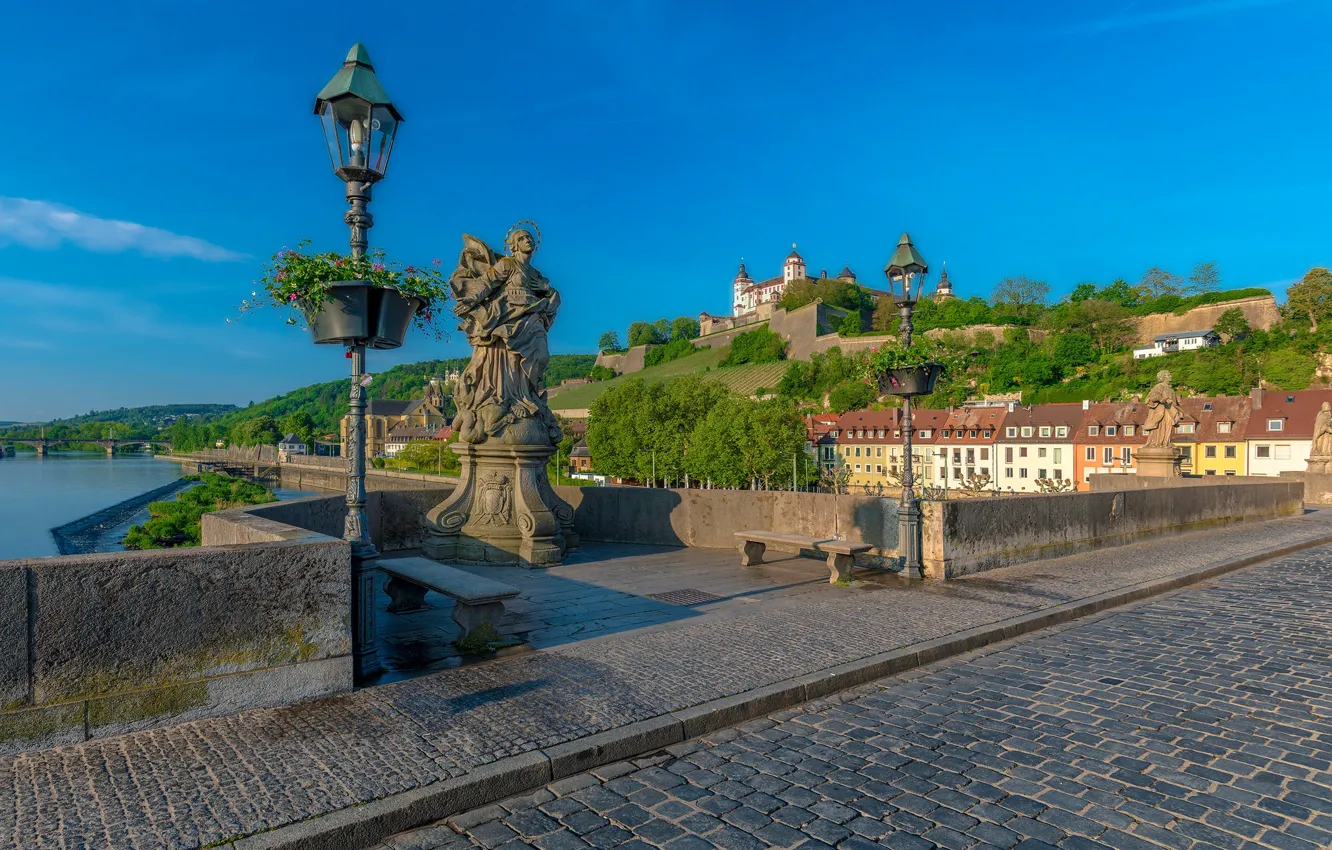 Фото обои мост, река, здания, дома, Германия, Бавария, фонари, статуя