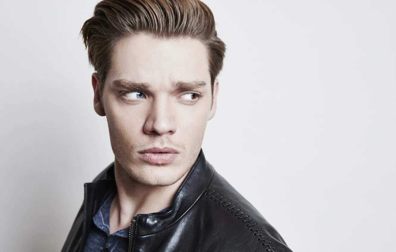 Фото обои куртка, актёр, Dominic Sherwood, Доминик Шервуд, Британский актёр