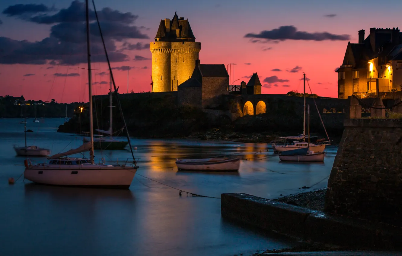 Фото обои закат, город, река, Франция, башня, лодки, вечер, подсветка