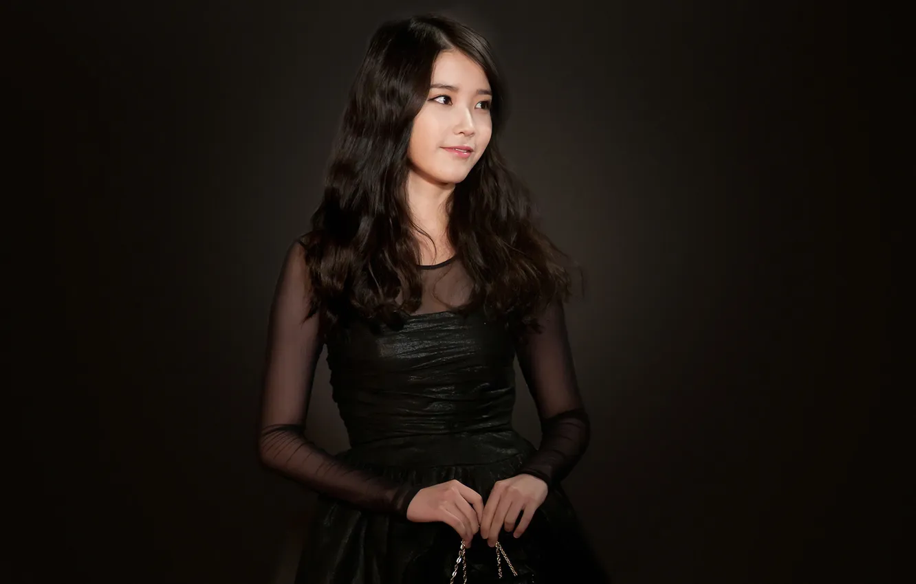 Фото обои темный фон, певица, Lee Ji Eun, кореянка