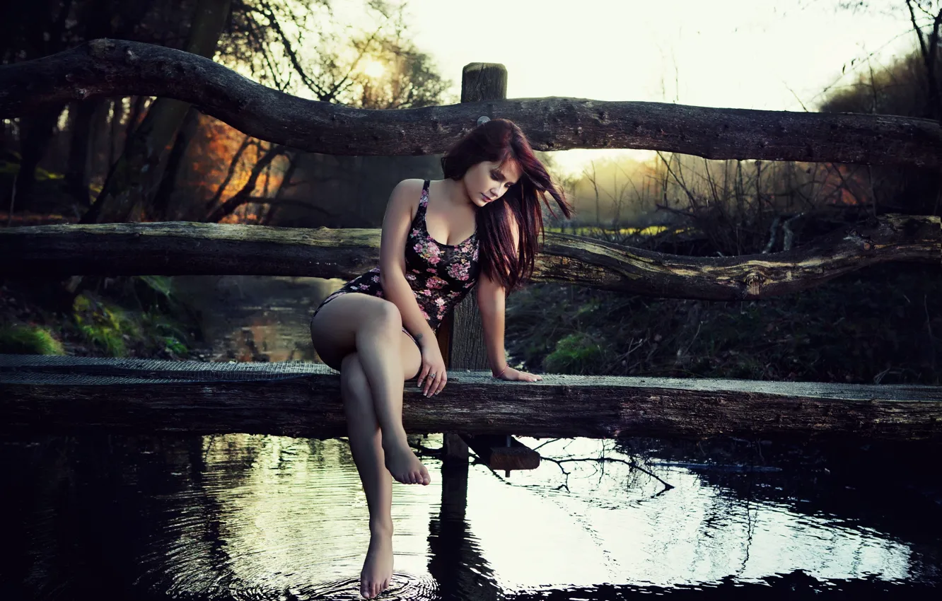 Фото обои девушка, природа, деревянный, мостик, водоём