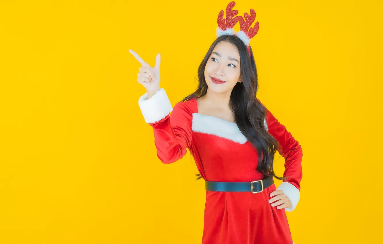 Фото обои christmas, woman, yellow, young, with, beautiful, spoon, asian