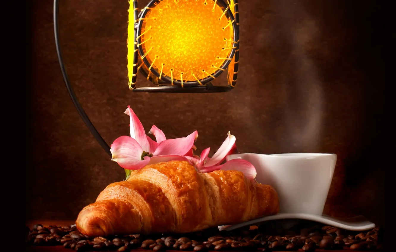 Фото обои кофе, кофейные зерна, аромат, coffee, круассаны, pink flowers, croissants, aroma coffee beans