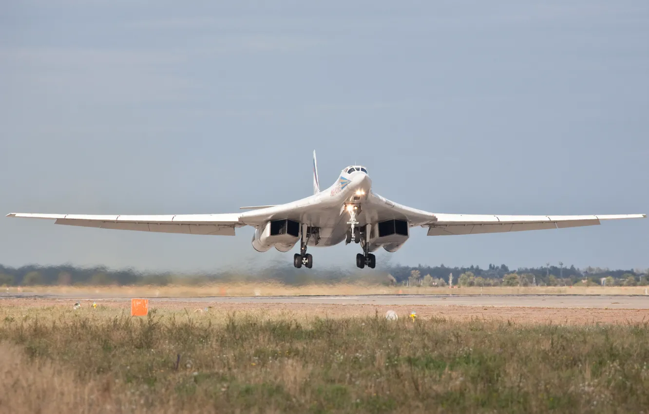 Фото обои взлет, стратегический, Ту-160, сверхзвуковой, бомбардировщик-ракетоносец, «Белый лебедь»