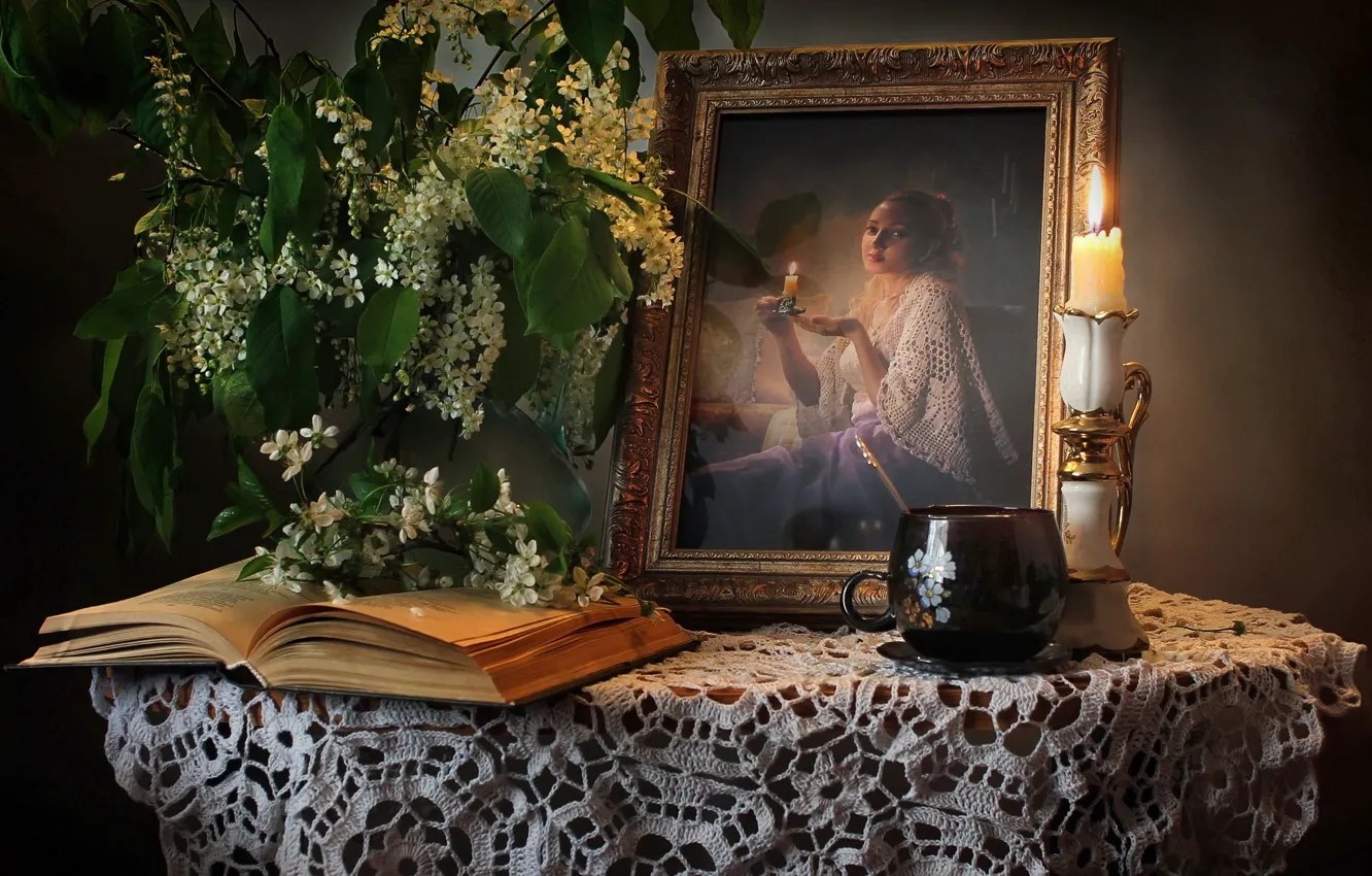 Фото обои портрет, свеча, чашка, книга, натюрморт, черемуха