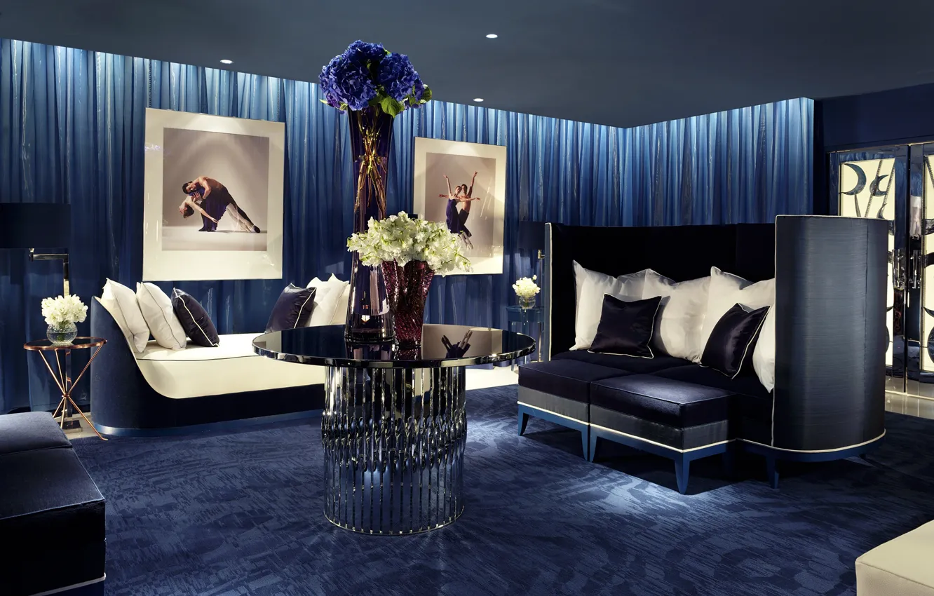 Фото обои цветы, синий, стиль, стол, диван, мебель, подушки, картины