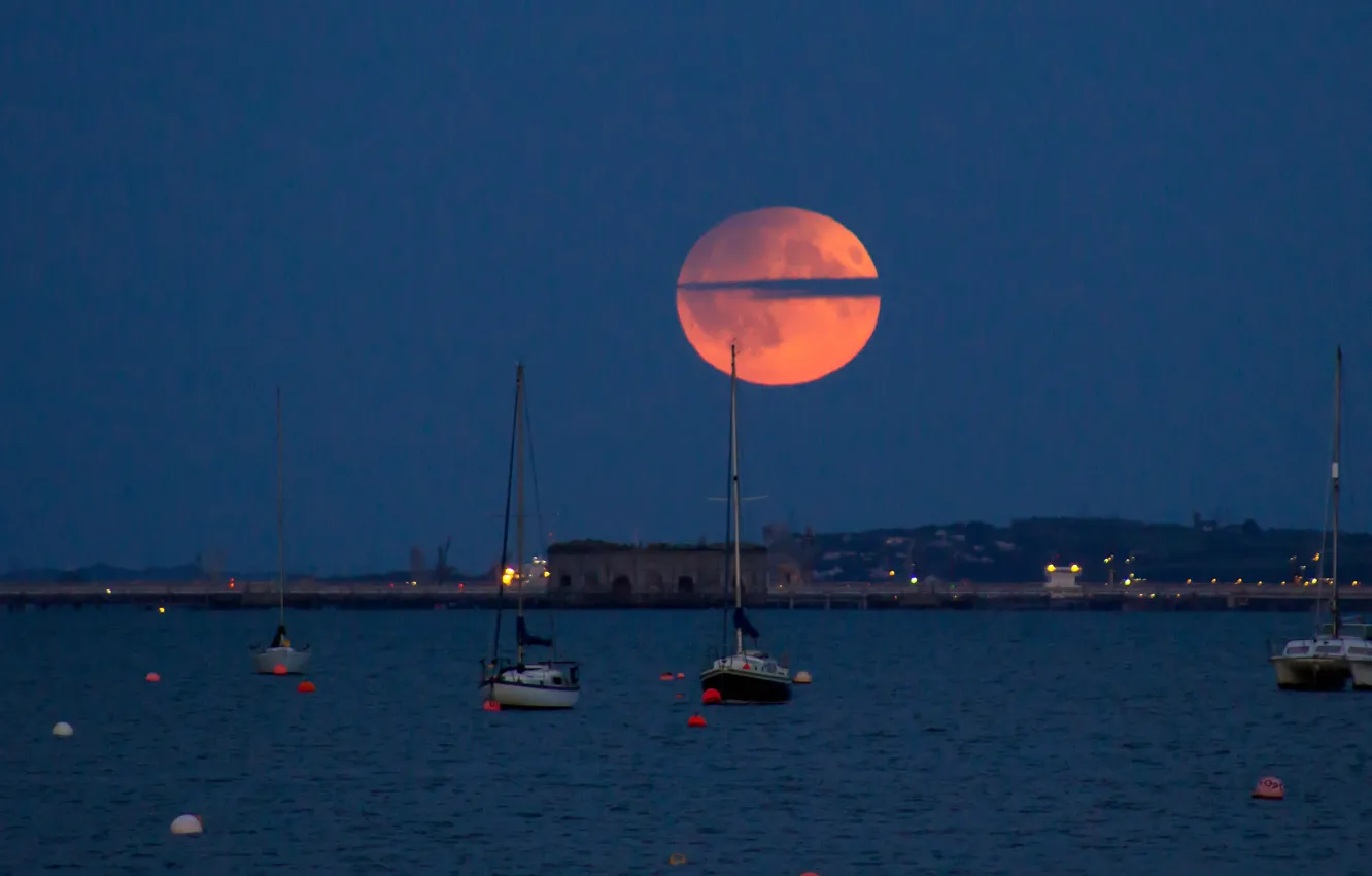 Фото обои море, ночь, лодка, яхта, Луна, полнолуние, гавань