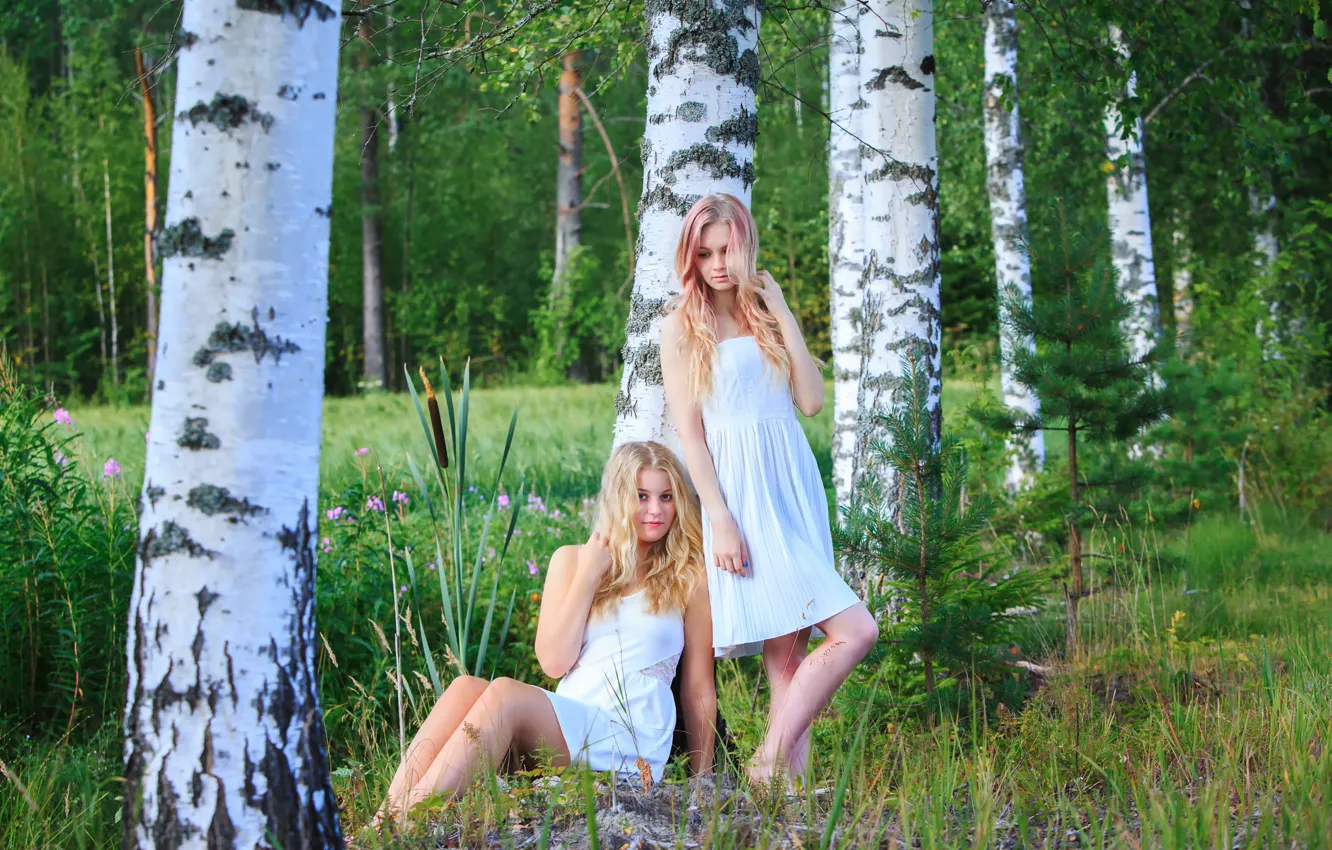 Фото обои две девушки, Julia, берёзки, Nea, Finland's beauty