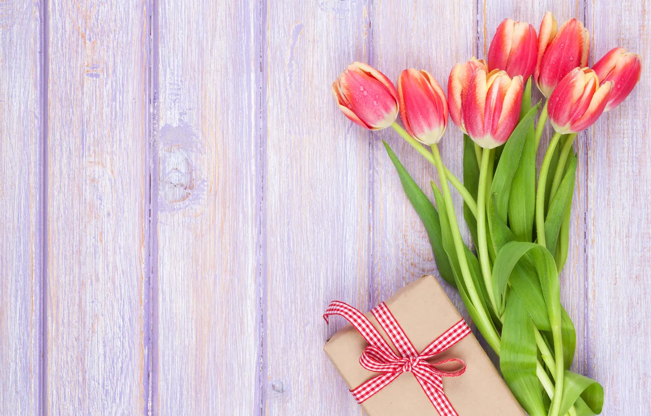 Фото обои цветы, подарок, букет, тюльпаны, red, love, wood, flowers