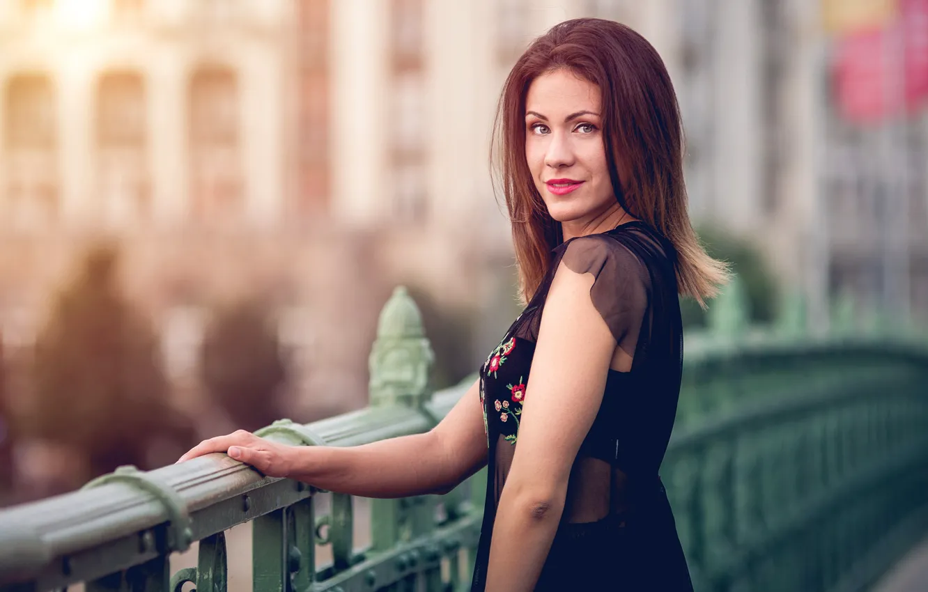 Фото обои взгляд, волосы, боке, Adrienn