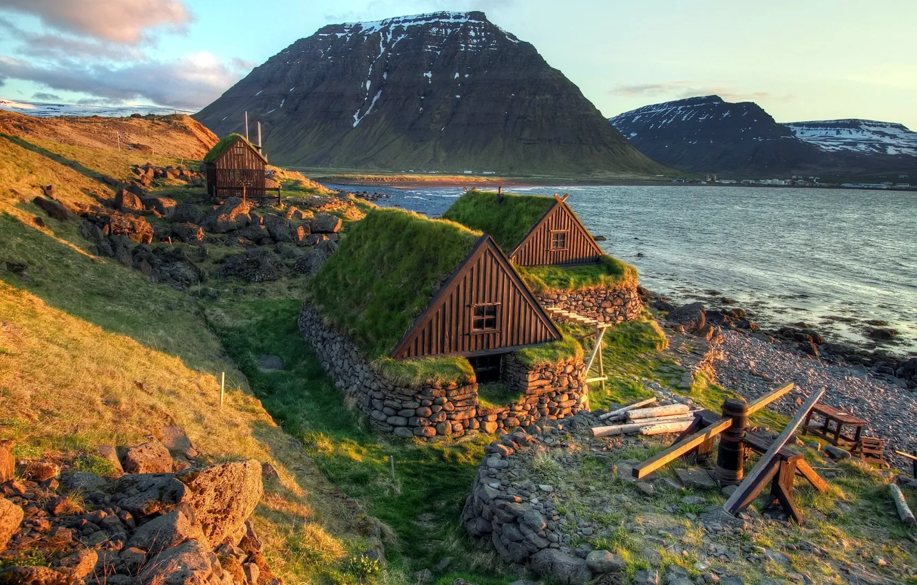 Фото обои море, горы, дома, Исландия