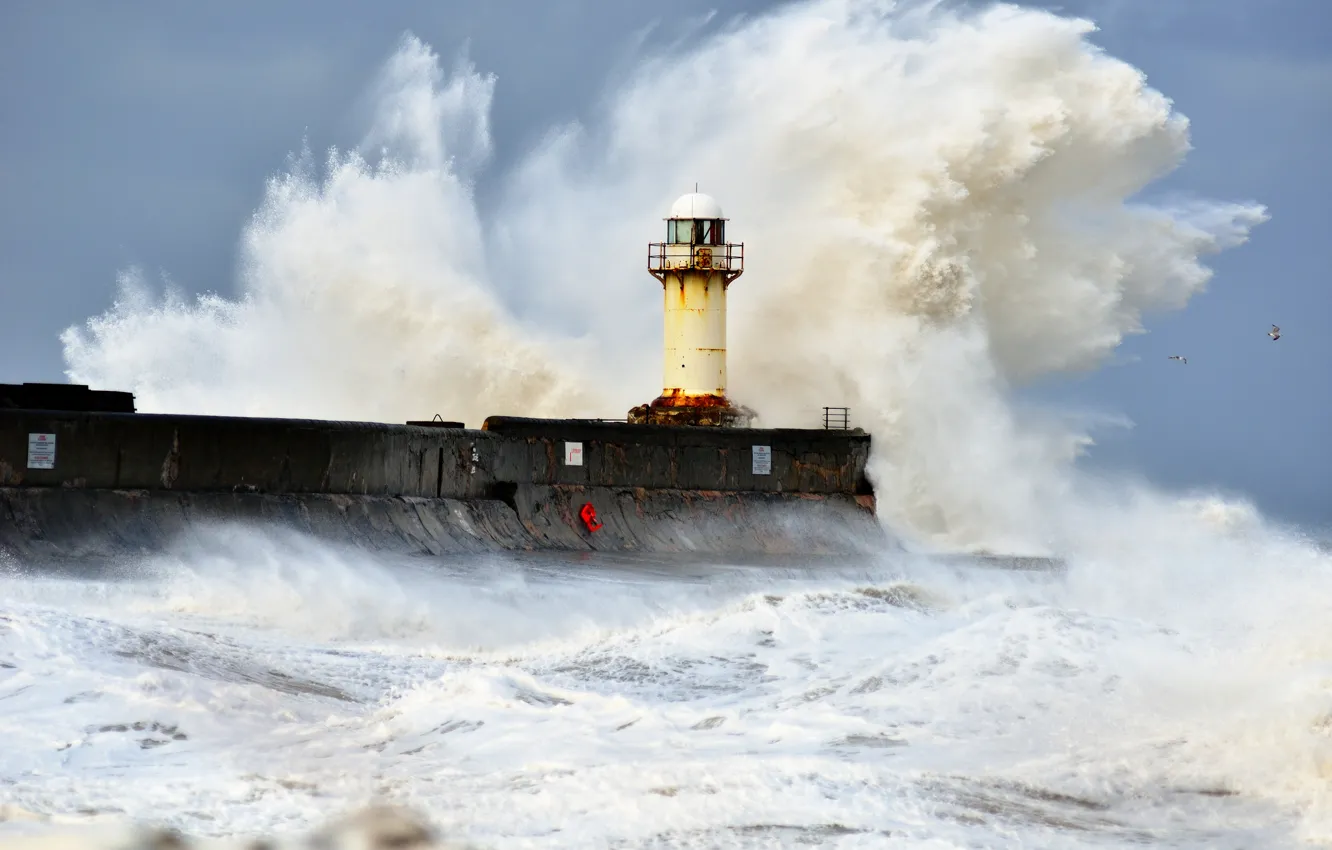 Фото обои море, волны, брызги, шторм, маяк