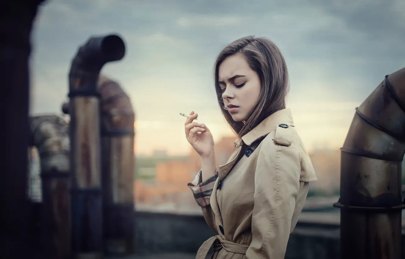 Фото обои крыша, город, сигарета, Катя, Maxim Guselnikov, Екатерина Кузнецова