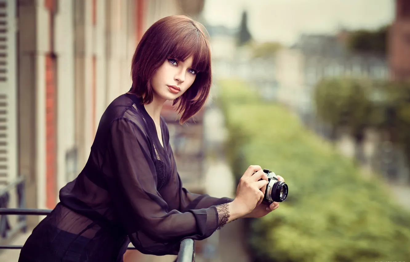 Фото обои city, girl, photo, photographer, blue eyes, camera, short hair, model