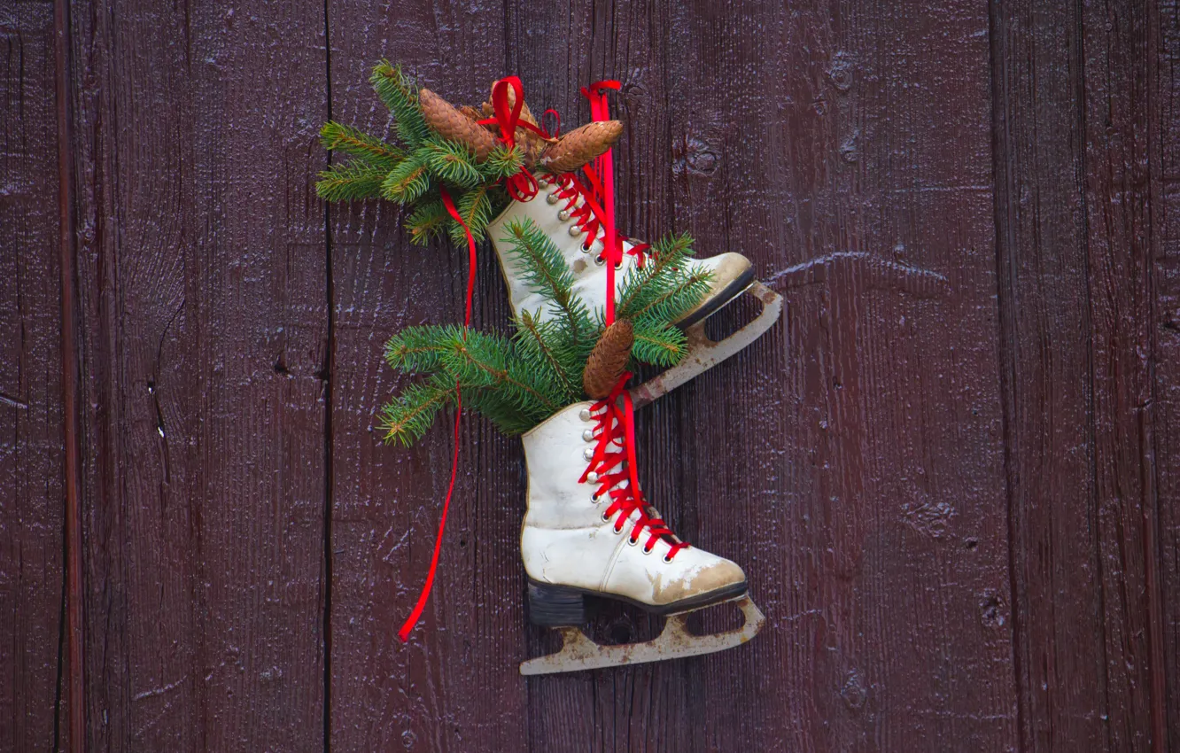 Фото обои зима, ветки, стена, праздник, зимние, доски, обувь, Рождество