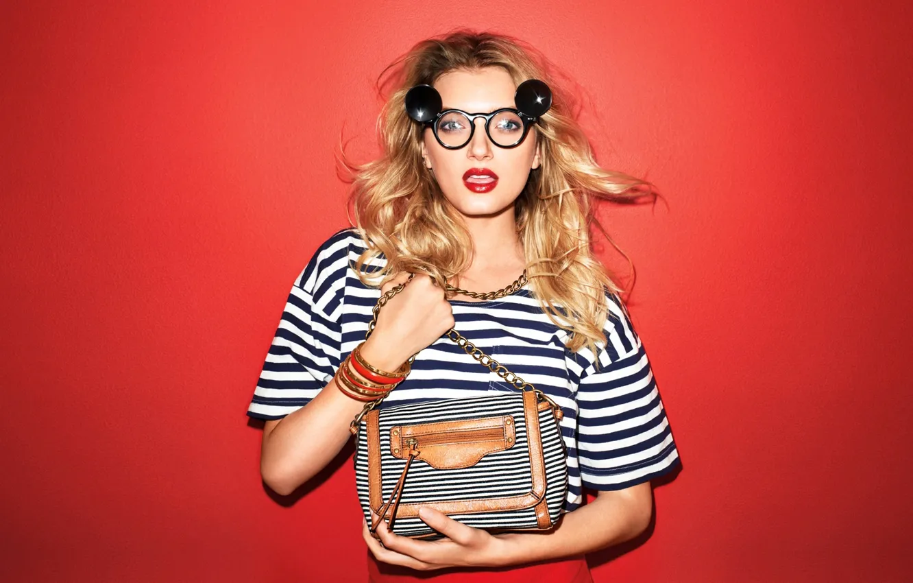 Фото обои взгляд, модель, очки, блондинка, сумка, lily donaldson