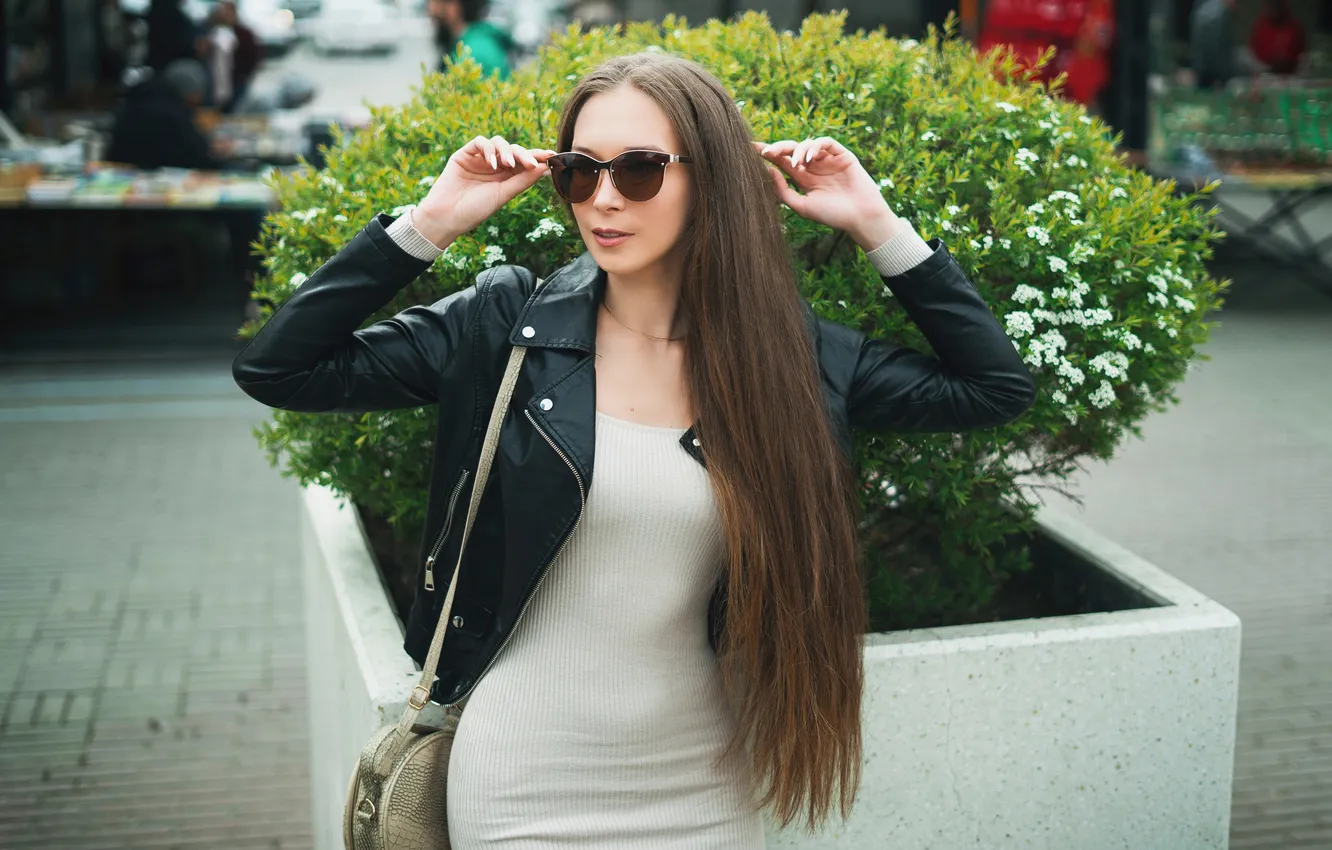 Фото обои девушка, model, people, brunette, urban, white dress, sunglasses, leather jacket