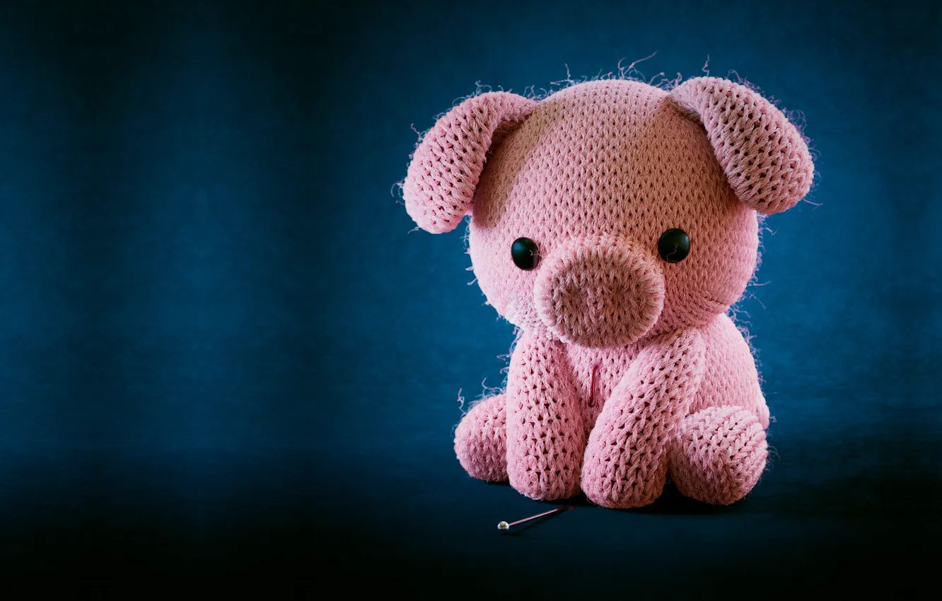 Фото обои игрушка, игра, детская, хрюшка, поросёнок, Simon Telezhkin, Piggy knitted toy