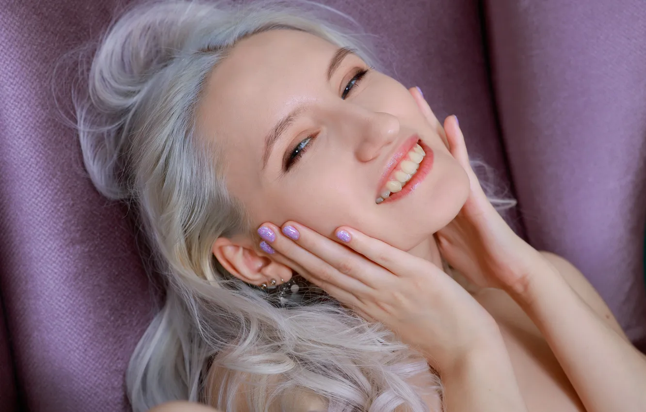Фото обои model, gorgeous, posing, beautiful face, pierced ears, blonde beauty, smiling girl, bewitching beauty