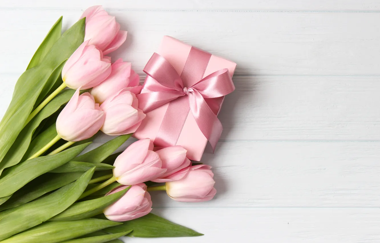 Фото обои цветы, подарок, букет, тюльпаны, розовые, wood, pink, flowers