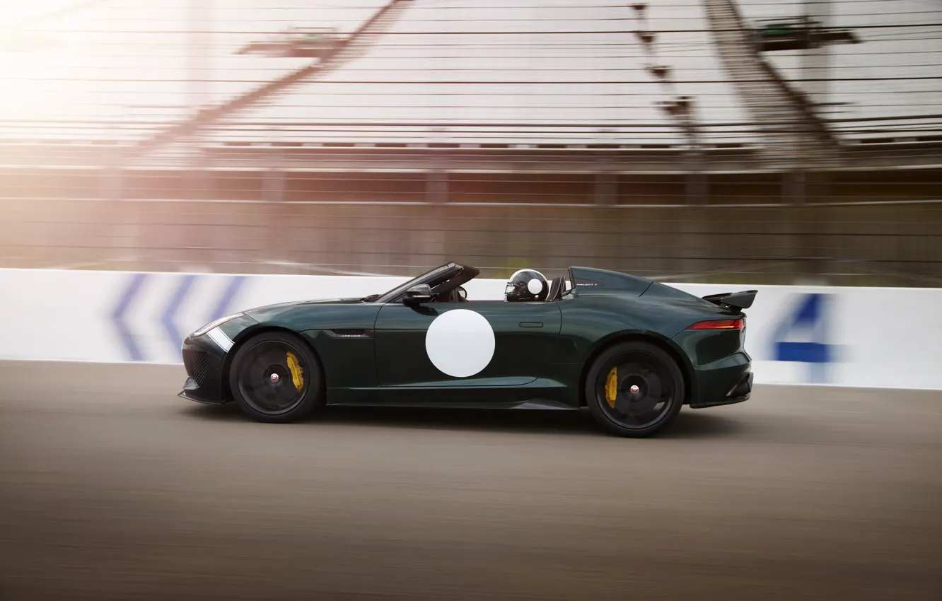 Фото обои асфальт, движение, скорость, трасса, Jaguar, размытие, ограждение, трибуны