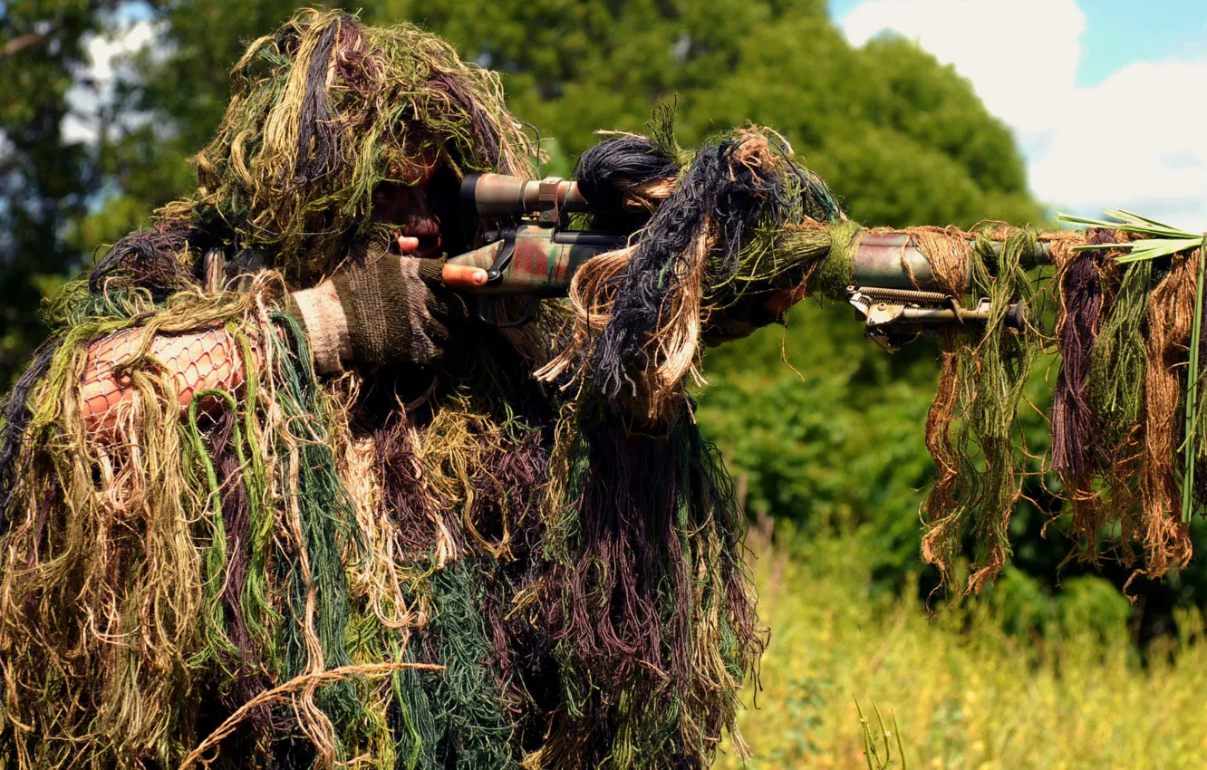 Фото обои лес, трава, солдат, оптика, стрельба, снайпер, камуфляж, прицел
