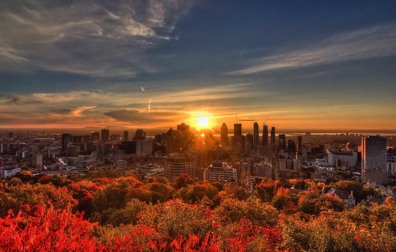 Фото обои осень, небо, солнце, деревья, река, рассвет, дома, Канада