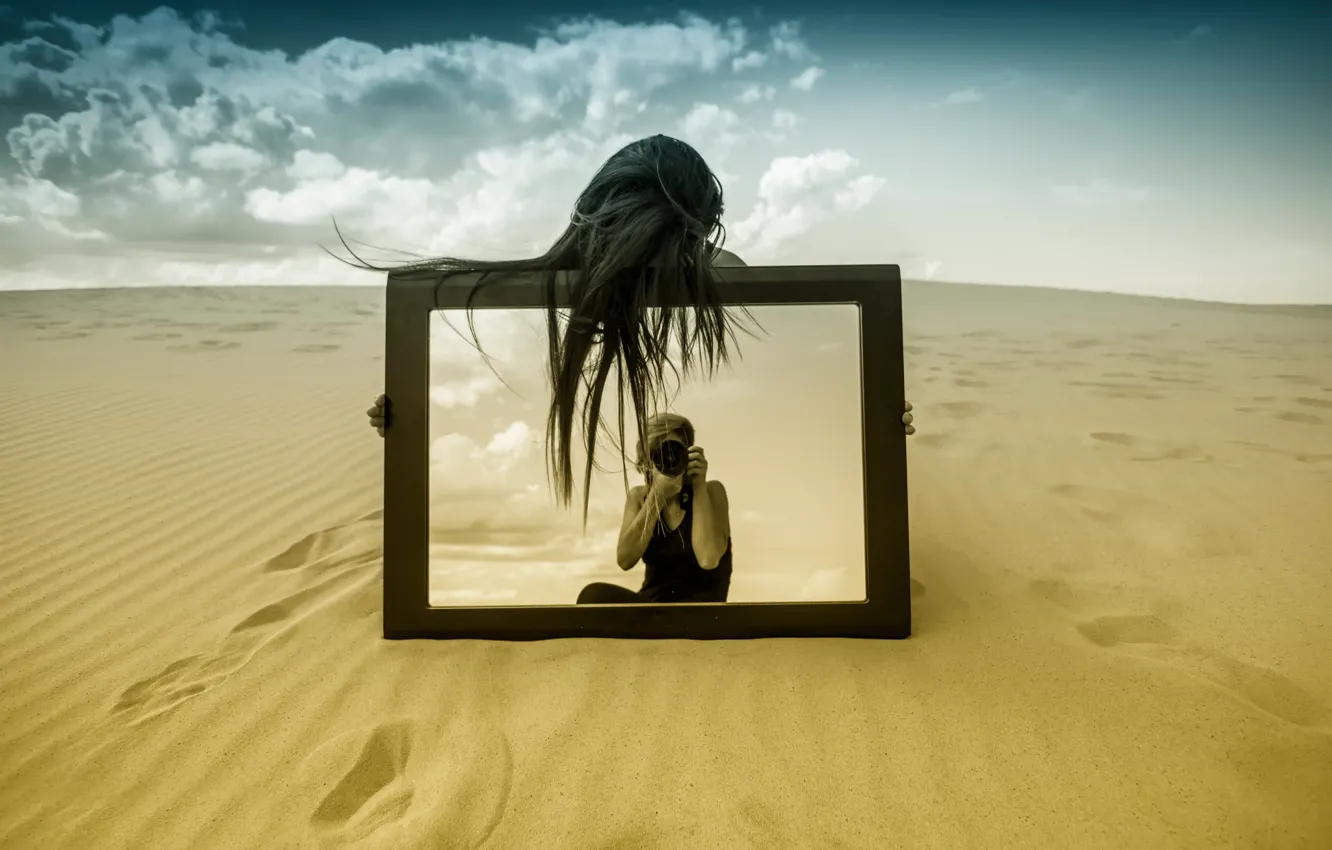 Фото обои песок, девушка, отражение, зеркало, фотограф