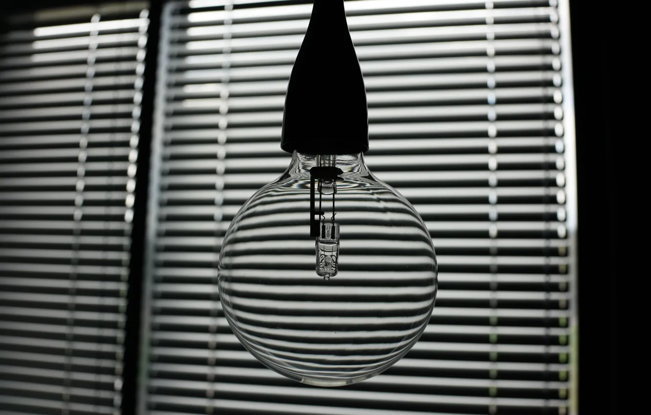 Фото обои полоски, полосы, лампа, черно-белое, жалюзи, цоколь
