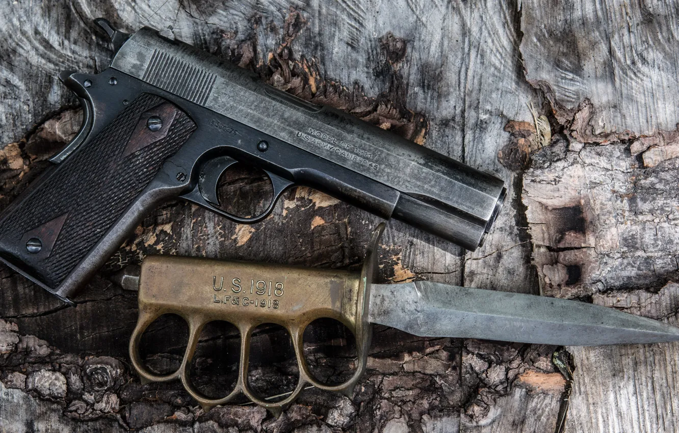 Фото обои пистолет, оружие, нож, модели, кобура, M1911, самозарядный, окопный
