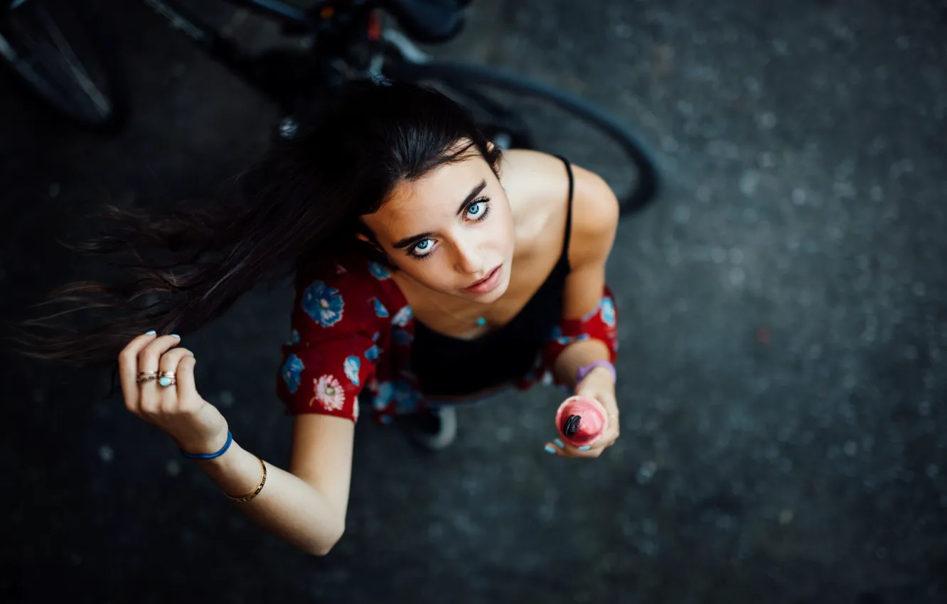 Фото обои взгляд, мороженное, жест, look, ice cream, милая девушка, cute girl, gesture