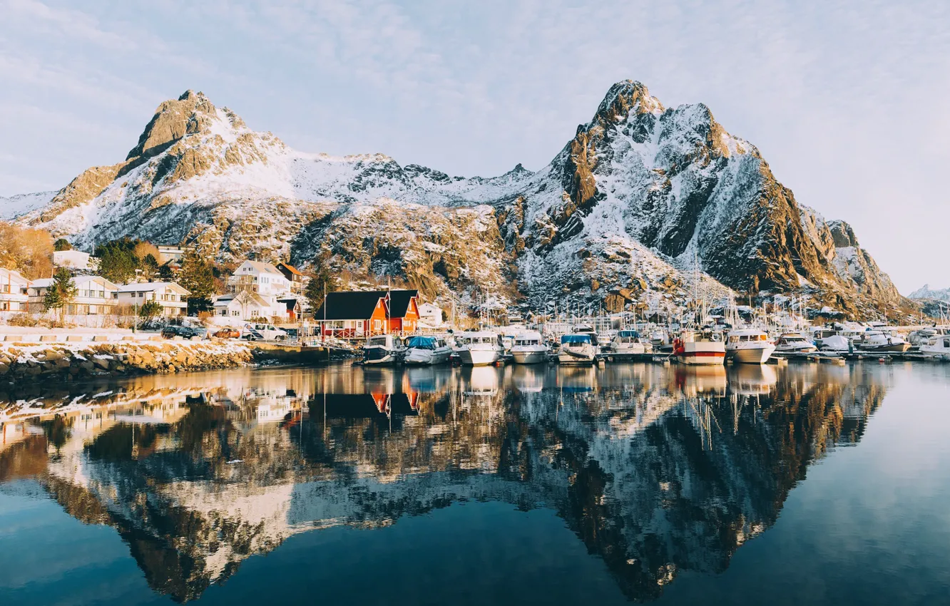 Фото обои горы, пристань, дома, лодки, Норвегия, поселок, фьорд