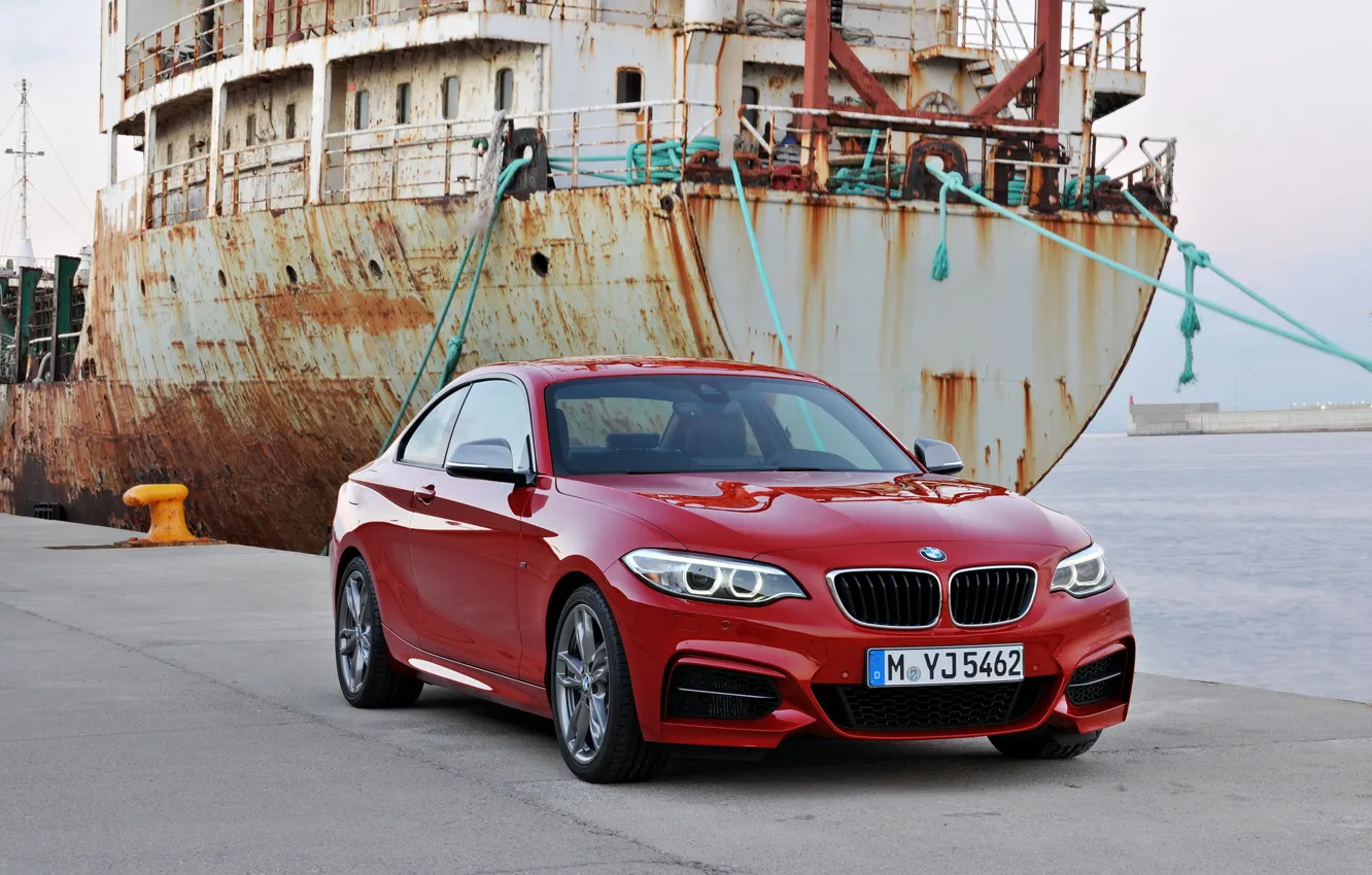 Фото обои море, красный, корабль, BMW, причал, ржавчина, Coupe, 2013