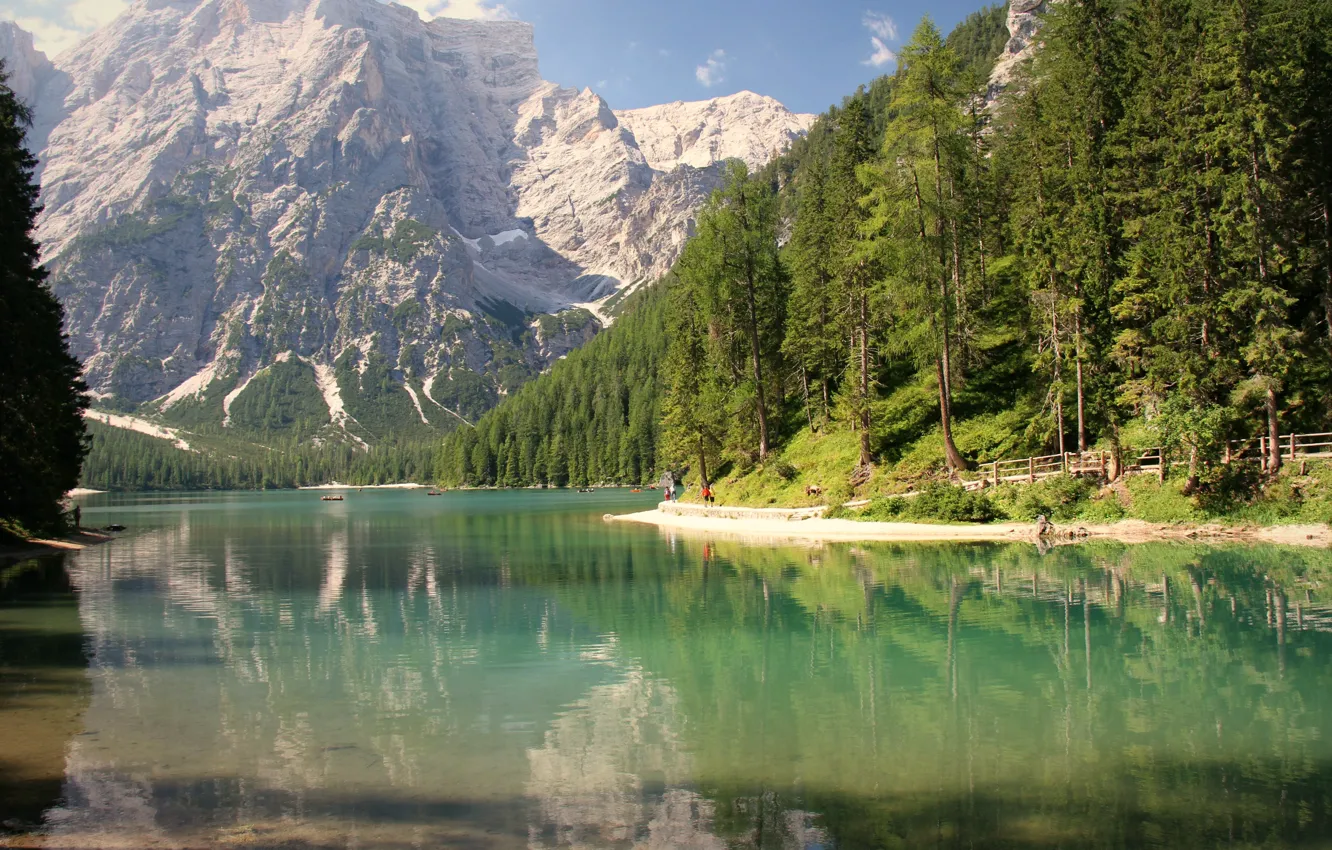 Фото обои лес, деревья, горы, озеро, отражение, берег, лодки, Альпы