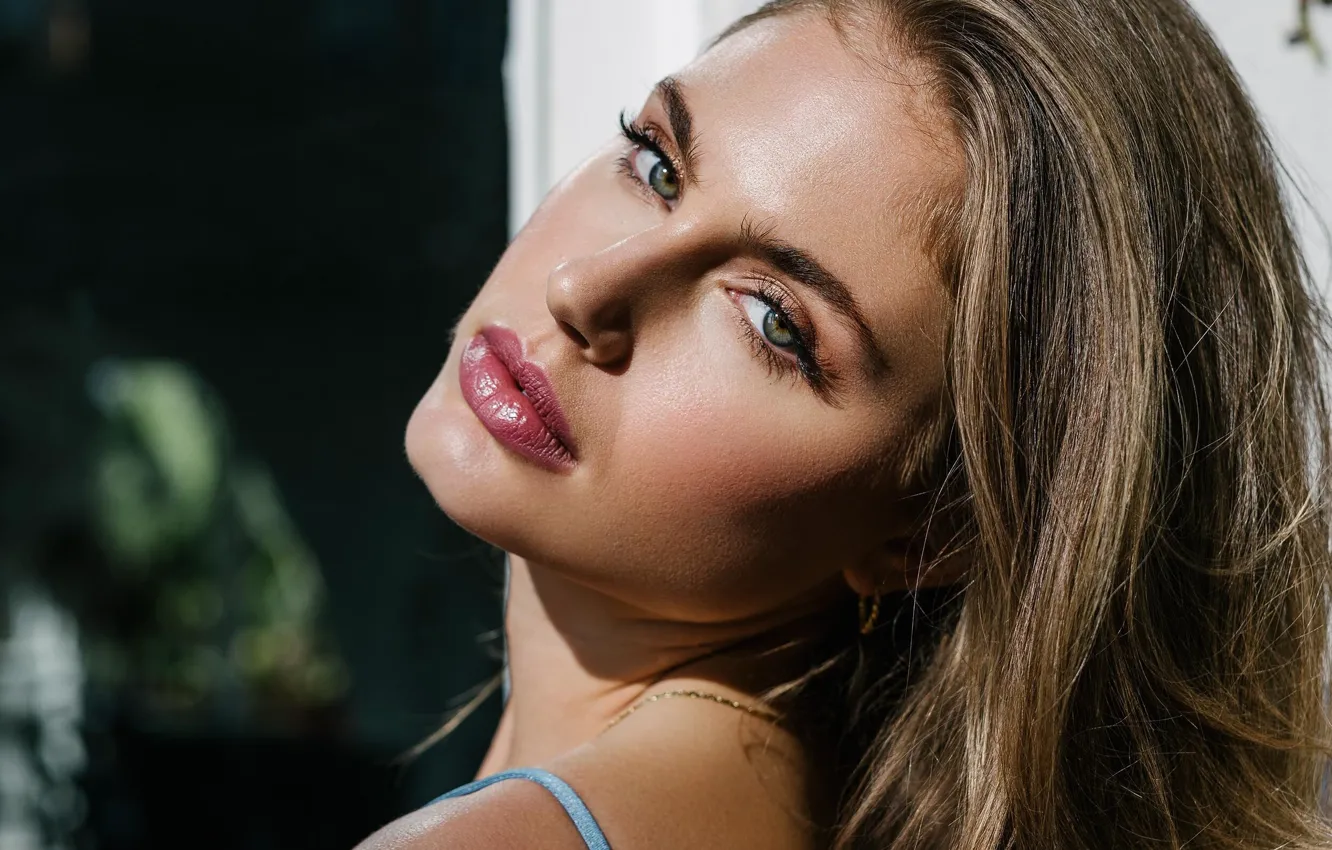 Фото обои girl, photo, photographer, blue eyes, model, brunette, portrait, close up