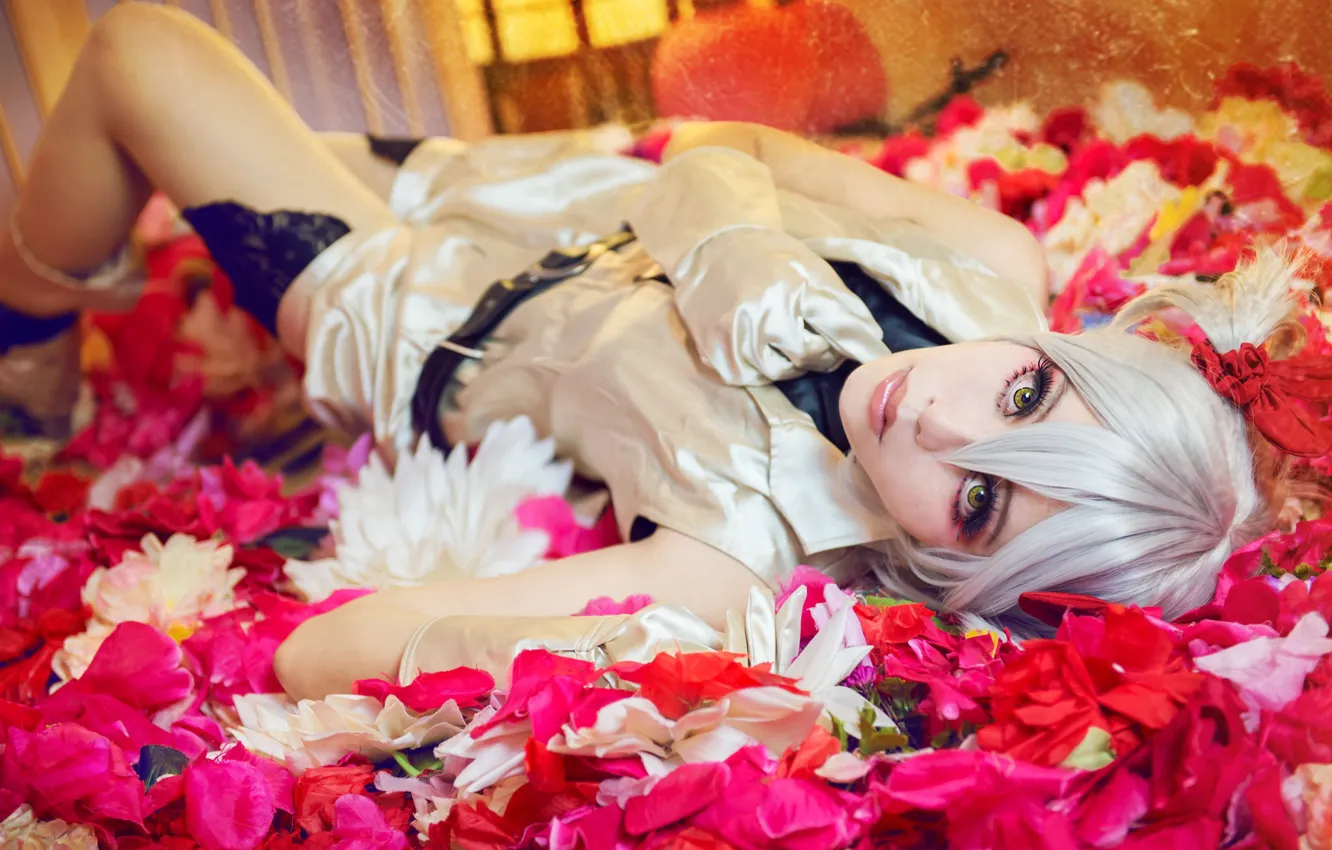 Фото обои взгляд, девушка, цветы, стиль, блондинка, образ, азиатка, персонажи