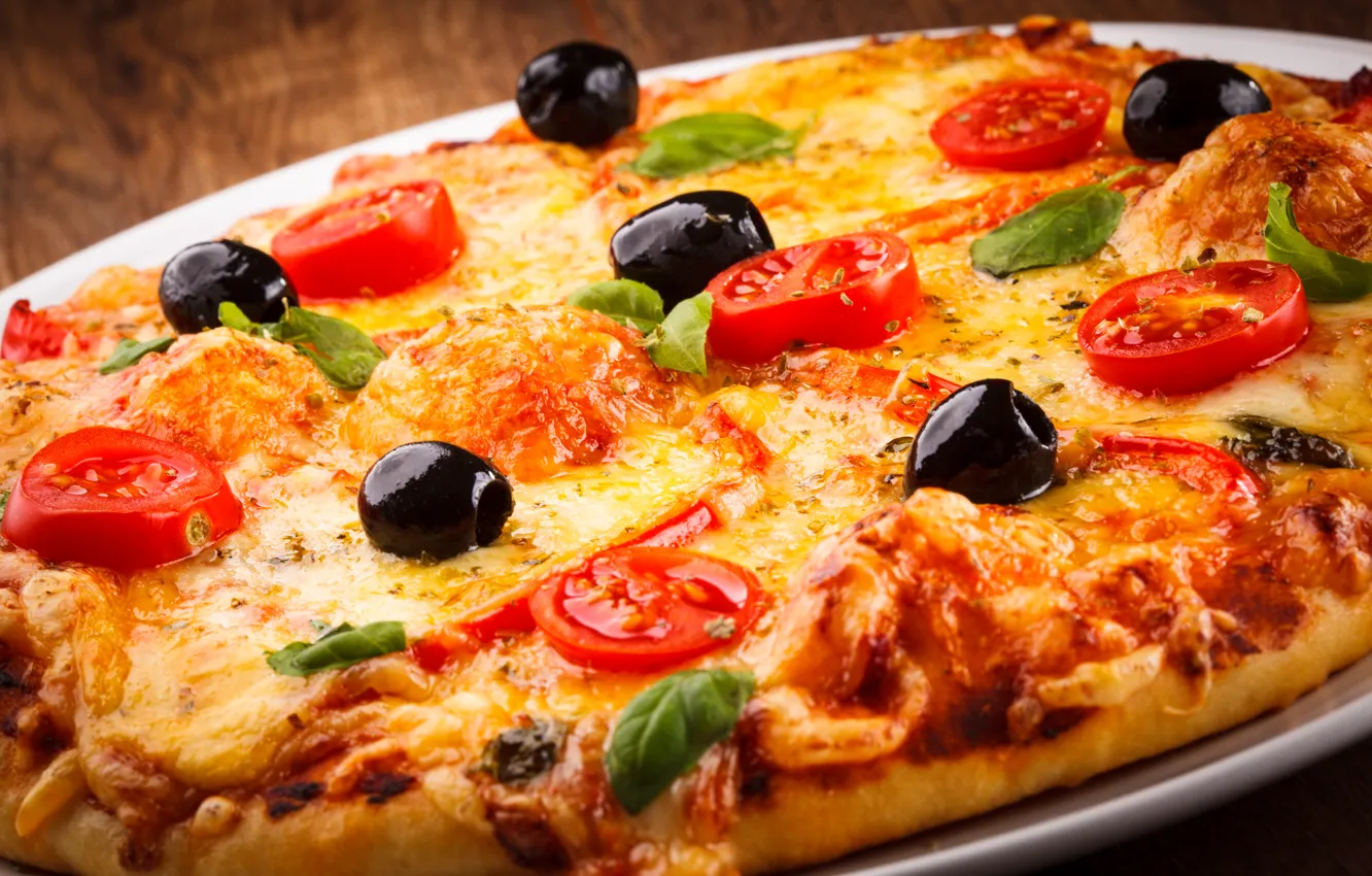 Фото обои еда, курица, сыр, пицца, помидоры, блюдо, маслины