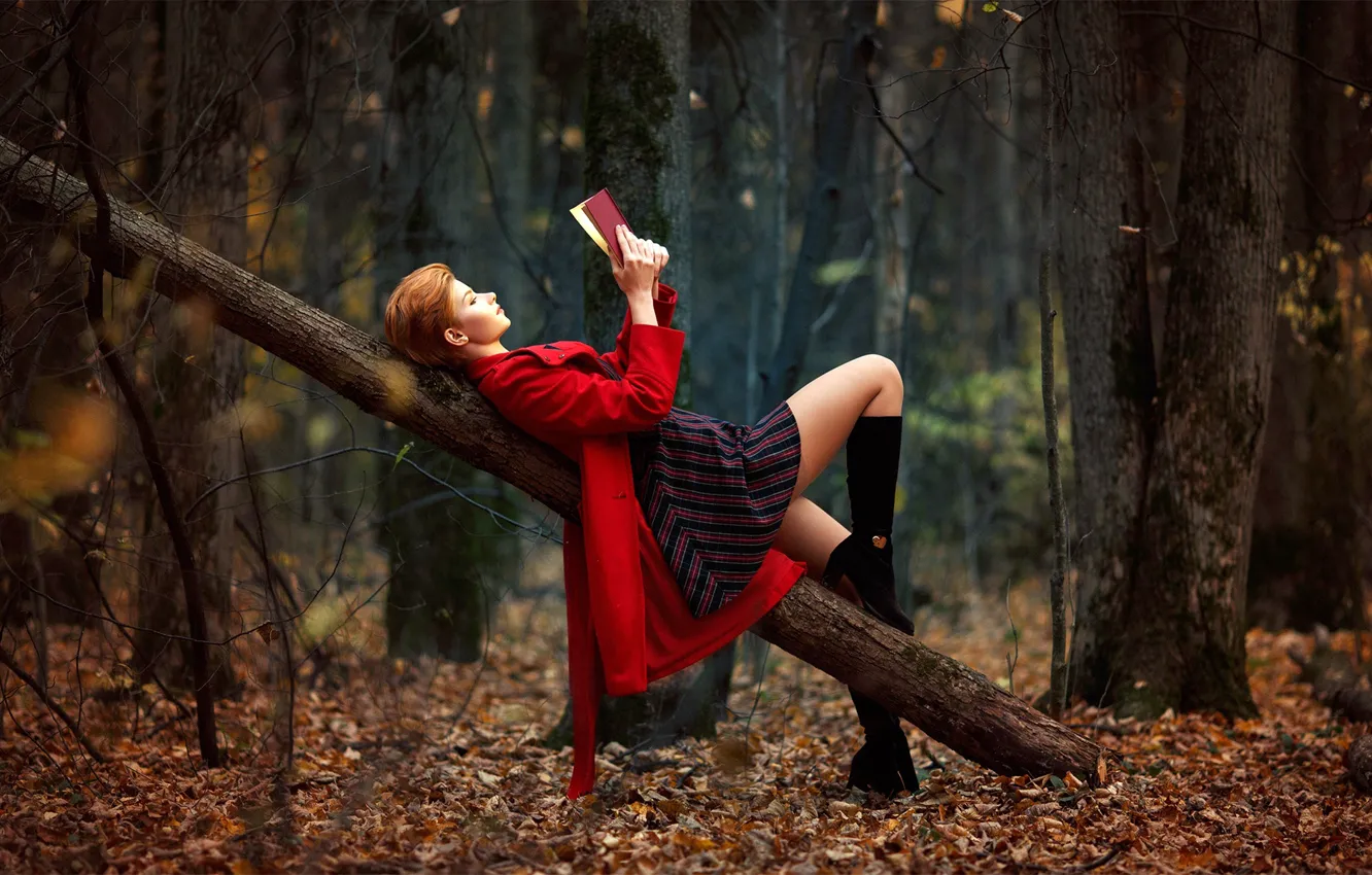 Фото обои осень, лес, листья, девушка, настроение, модель, сапоги, макияж