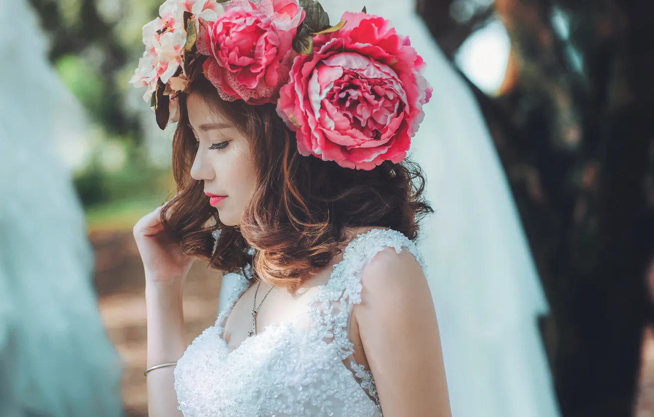 Фото обои цветы, платье, азиатка